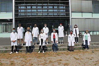 Die Stimmung ist super bei den elf Schülerinnen und Schülern, an dieser pandemie-bedingte besondere Ferienakademie des Nat-Labs an der JGU teilnehmen zu können. Quelle: NatLab/JGU/Welschof