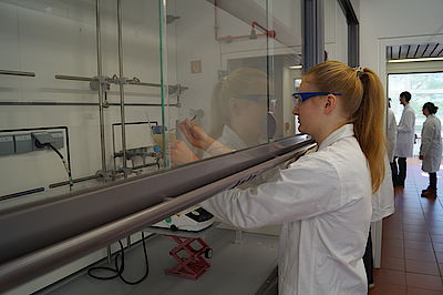 Vier Tage lang konnten die Chemie-Asse an der Technischen Universität (TU) Kaiserslautern in einem Labor auf universitärem Standard lernen. (Foto: gh)