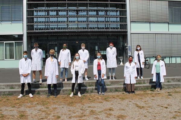 Die Stimmung ist super bei den elf Schülerinnen und Schülern, an dieser pandemie-bedingte besondere Ferienakademie des Nat-Labs an der JGU teilnehmen zu können. Quelle: NatLab/JGU/Welschof